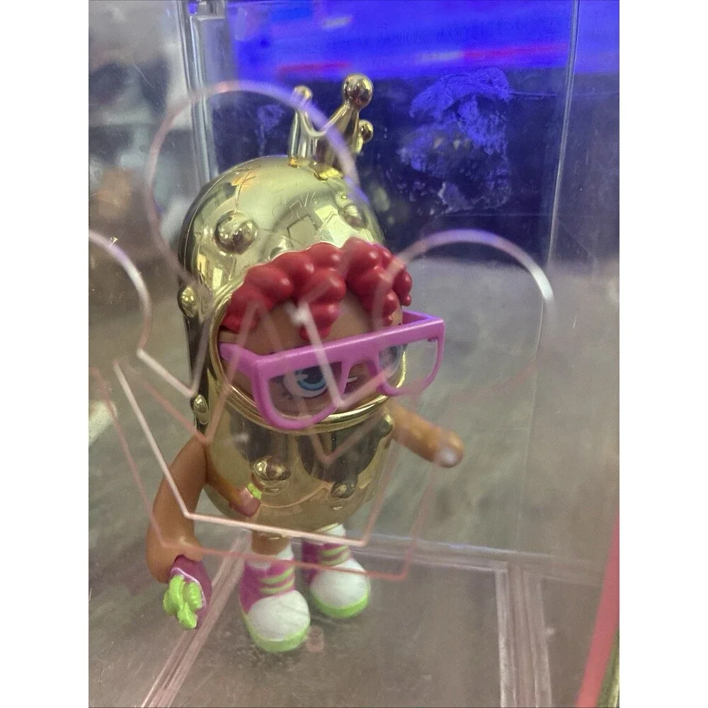 XOX KWEENIE QUIRKY KWEENS KWEEN OF Pickles Gold 4